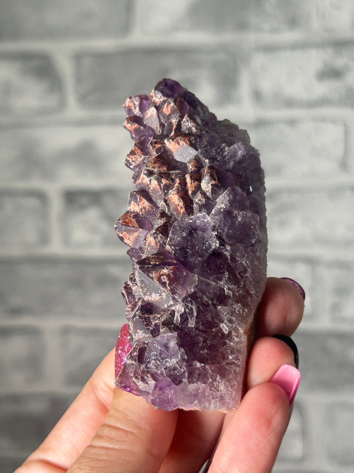 Amethyst with haematite (broken points)￼