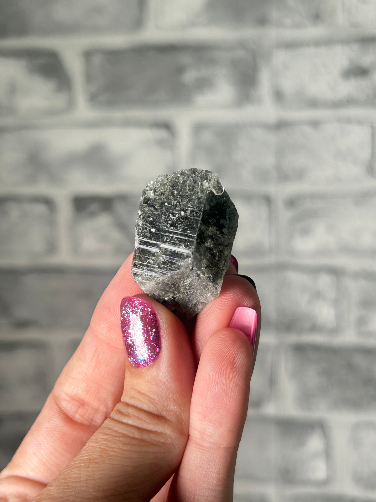 Green rutil in quartz
