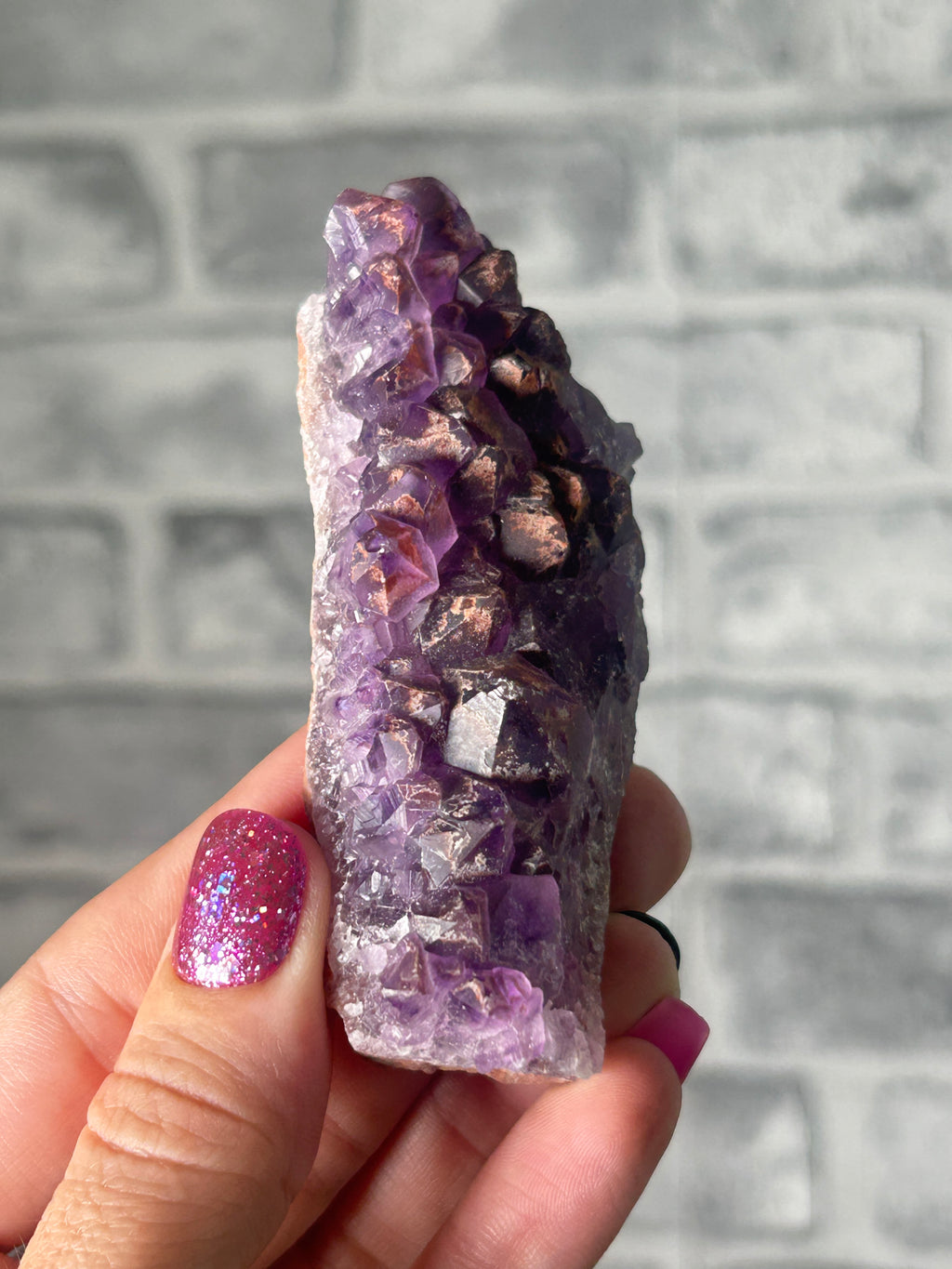 Amethyst with haematite (broken points)￼