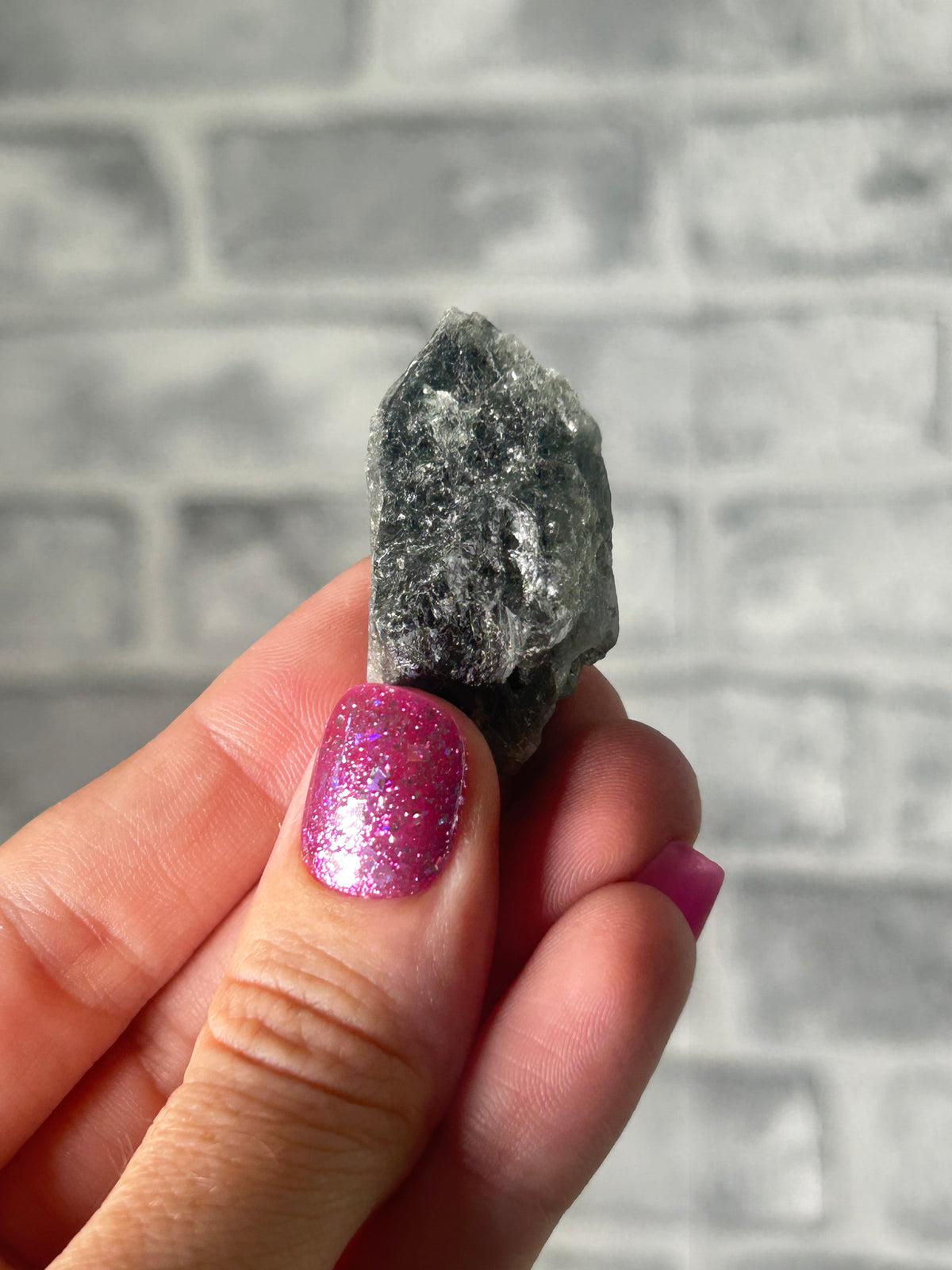 Green rutil in quartz
