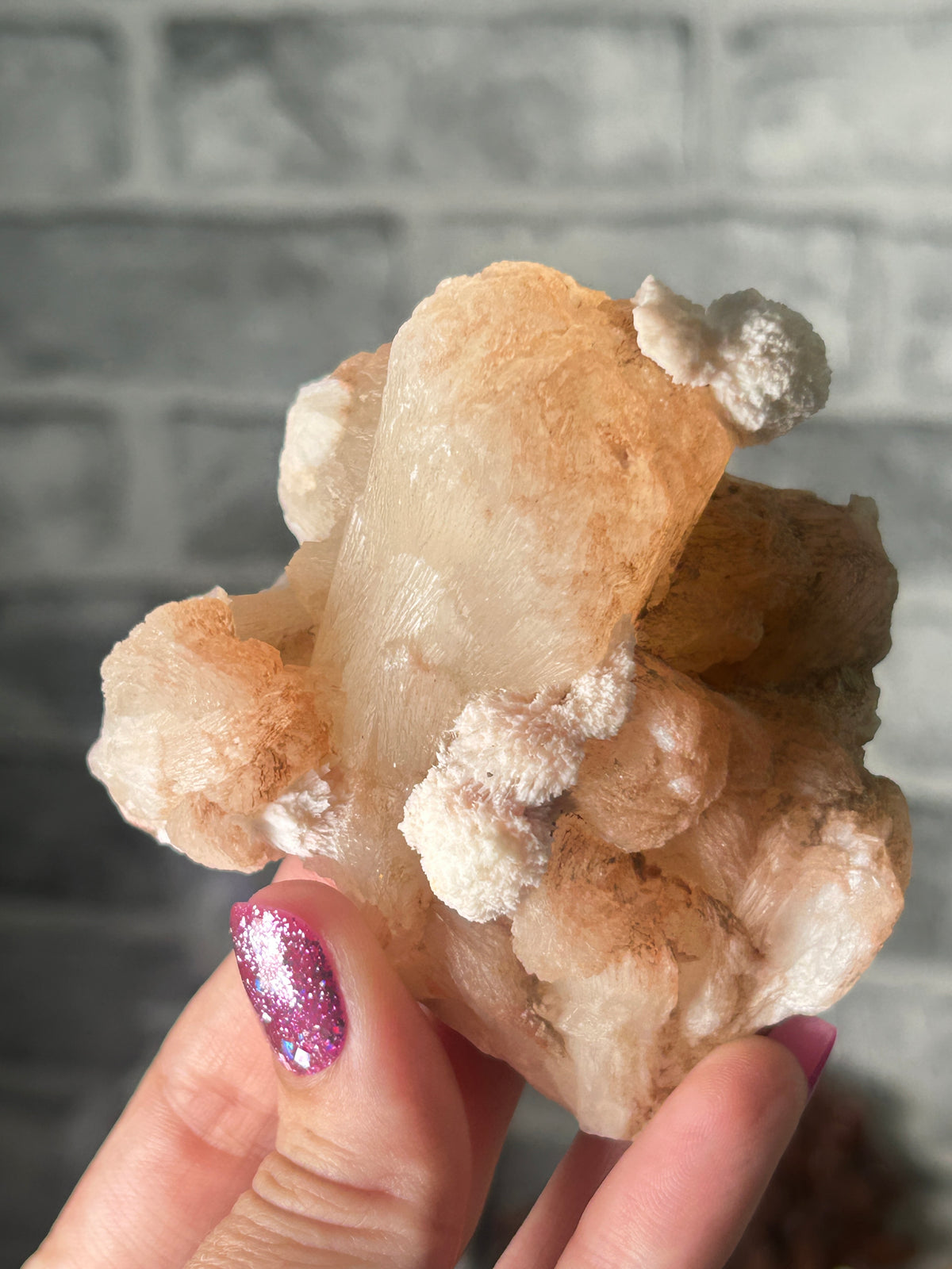 Mordenite on peach stilbite, India
