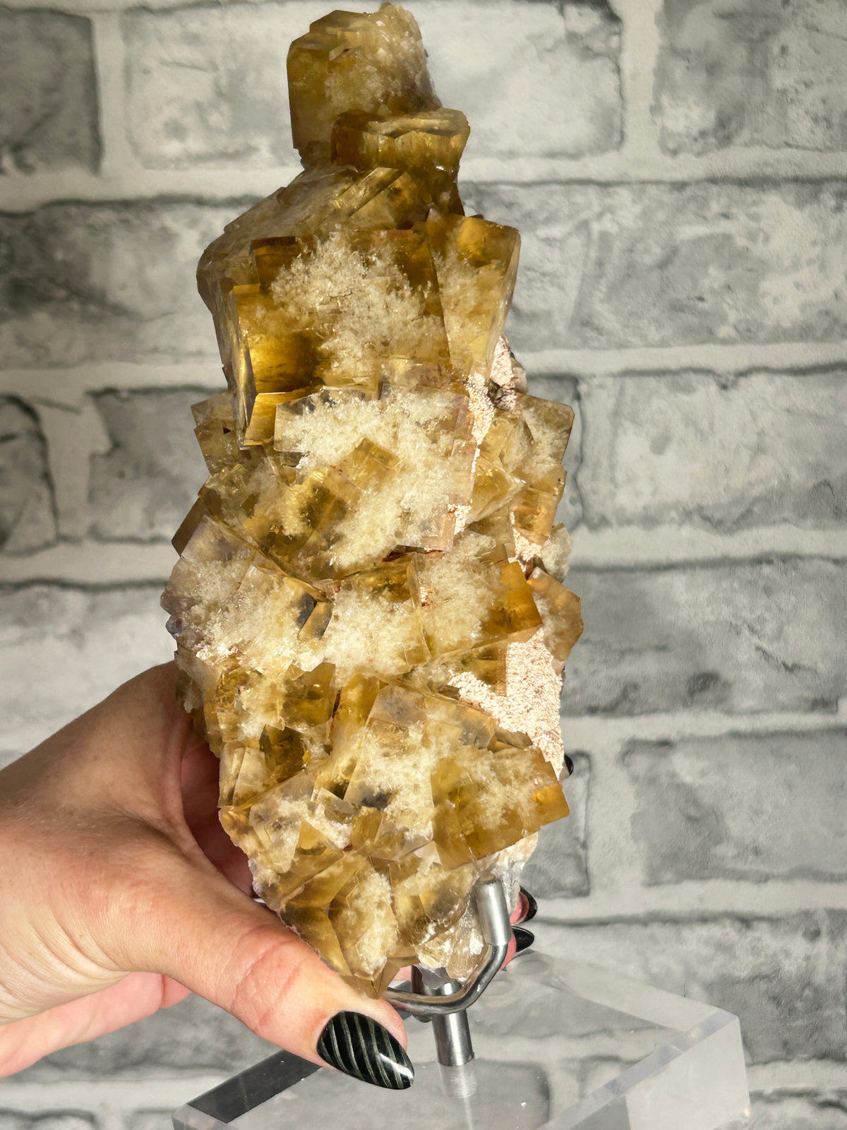 Golden Yellow Cubic Fluorite on Dolomite Matrix
Huairou District, Beijing, China
