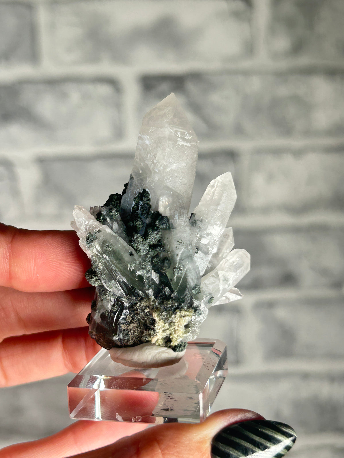 Quartz Cluster with Chlorite, Huanggang Fe-Sn Deposit, Inner Mongolia