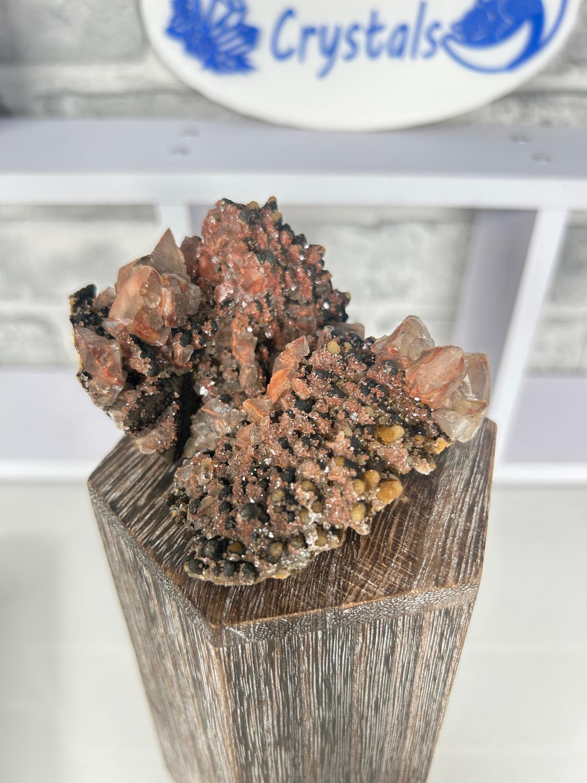 Dogtooth & Diamond Calcite on Psilomelane & Hematite