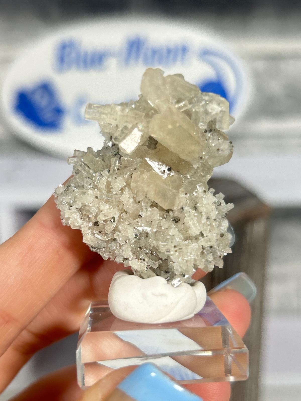 Columnar Calcite with Pyrite