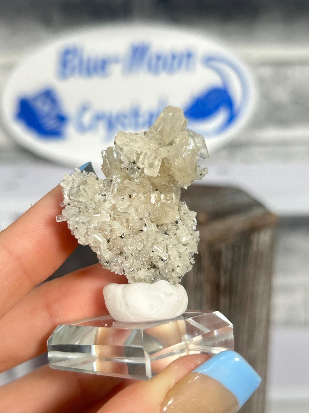 Columnar Calcite with Pyrite